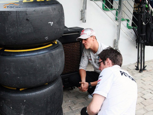 Michael-Schumacher-and-Pirelli-tyres_2761816.jpg